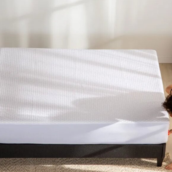 Never Used! Layla Cooling Mattress Protector – Queen - Picture 2 of 4